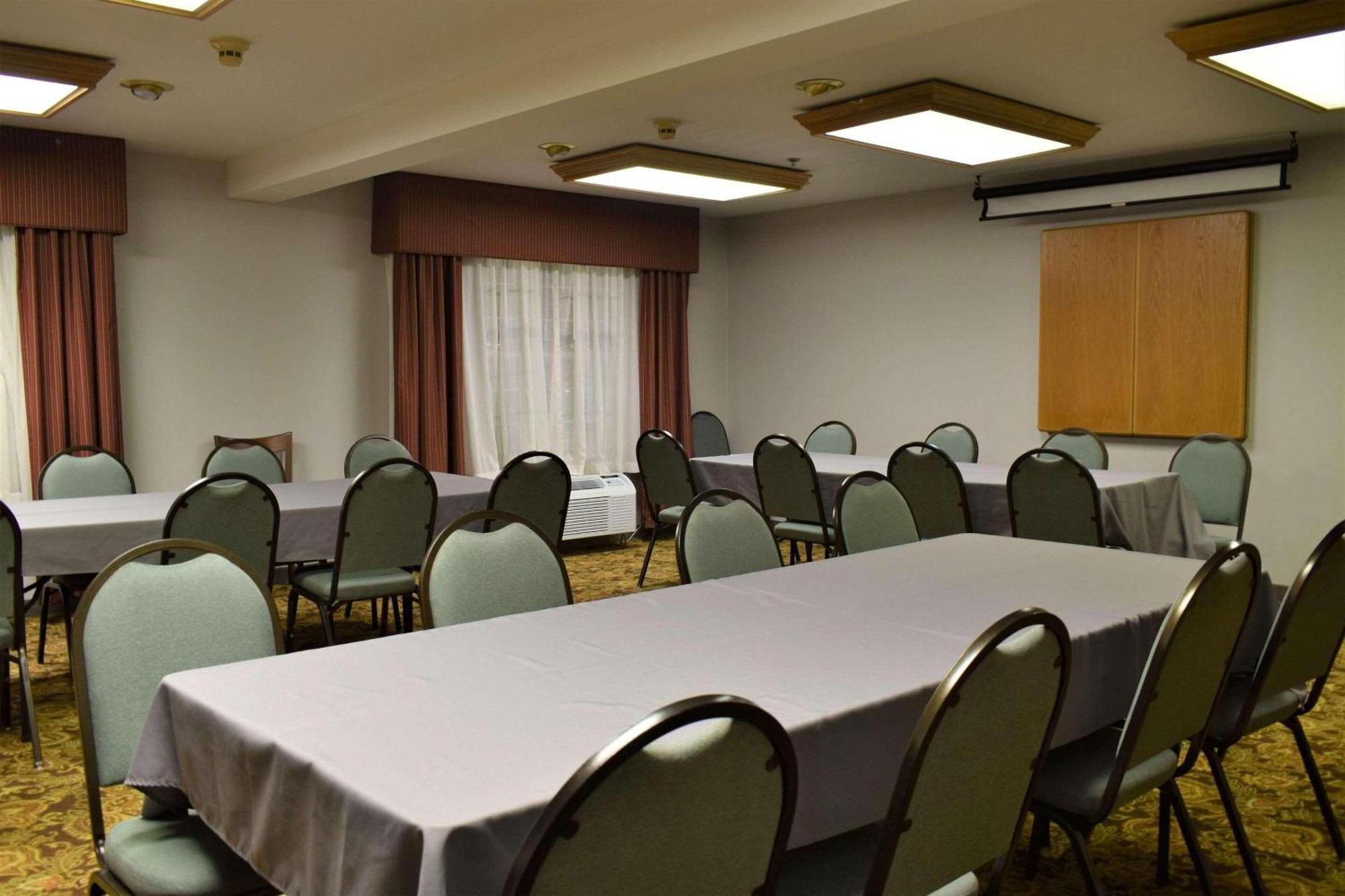 Country Inn & Suites By Radisson Kenosha - Pleasant Prairie Buitenkant foto