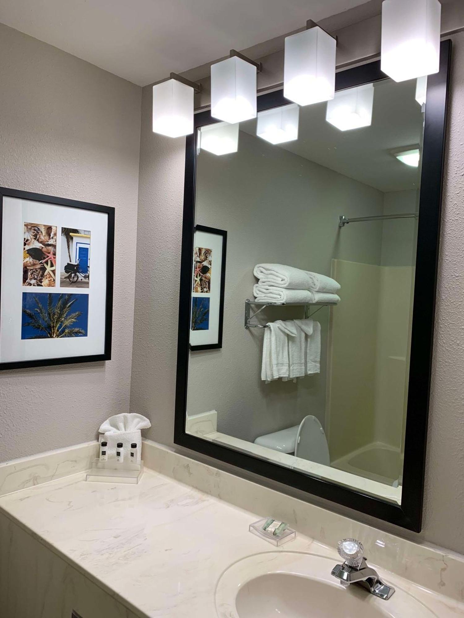 Country Inn & Suites By Radisson Kenosha - Pleasant Prairie Buitenkant foto